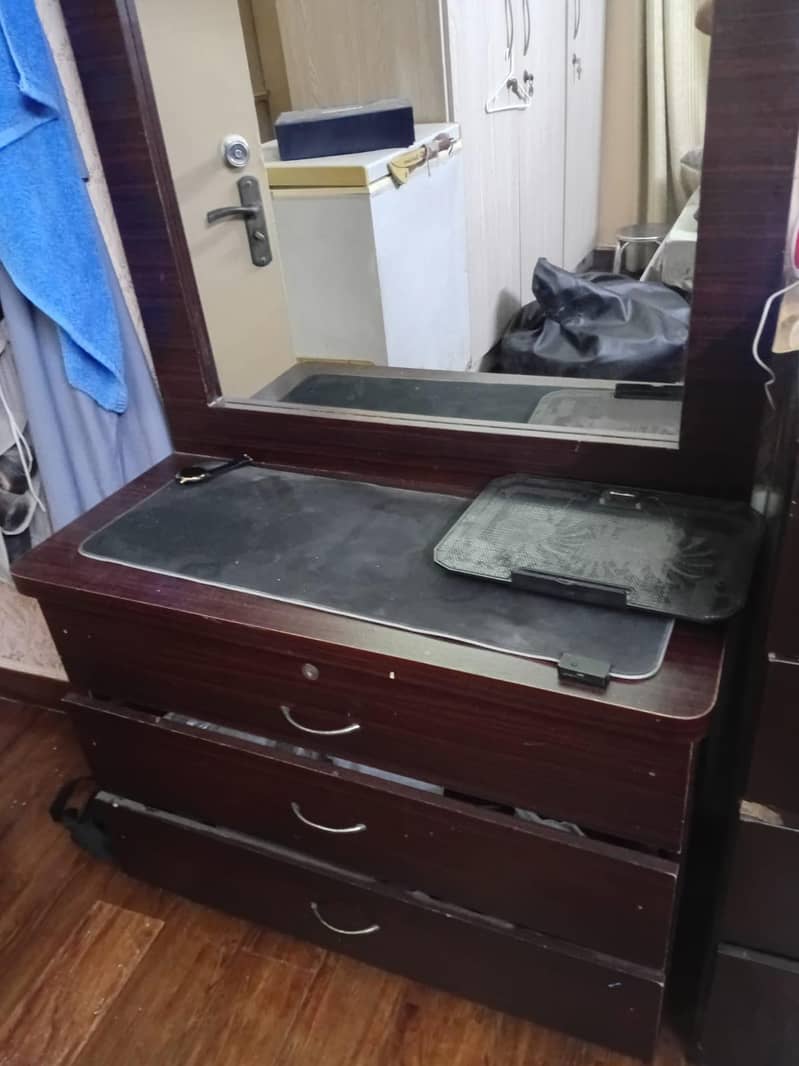 Dressing Table 0