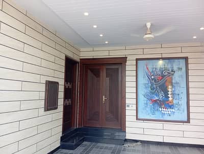 10 MARLA BRAND NEW LUXURY HOUSE FOR SALE