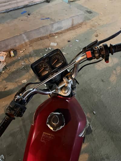 Honda 125 self start first owner biometric available hai
