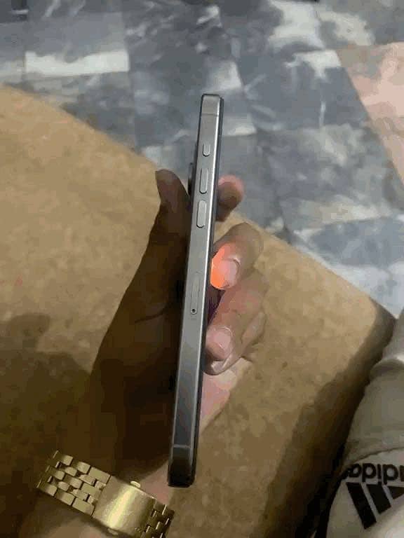 iPhone 15 pro max 0