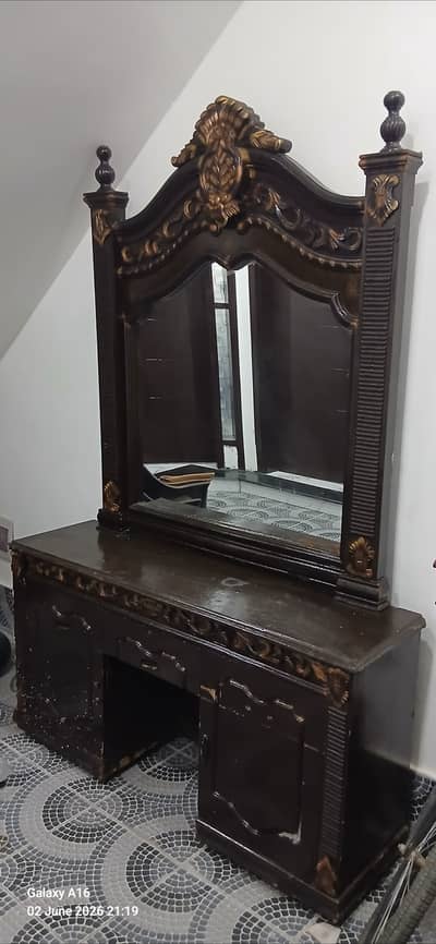 Showcase and dressing for sale excellent condition