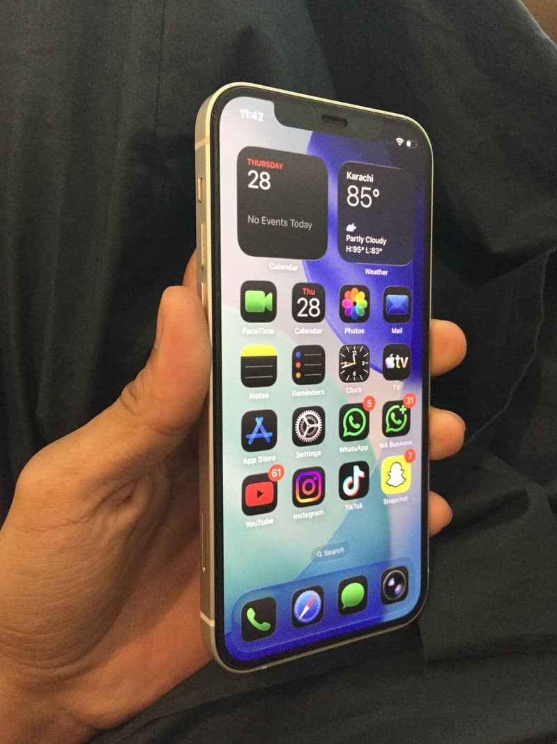 Apple iPhone 12 4