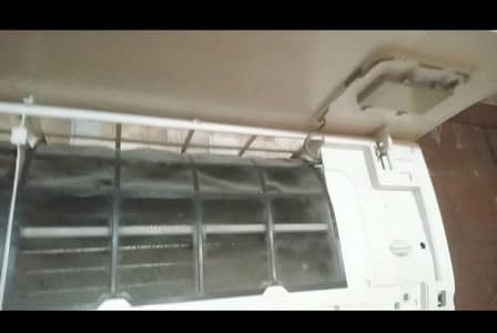 Haier 1.5 ton inverter AC well maintained _just buy n enjoy