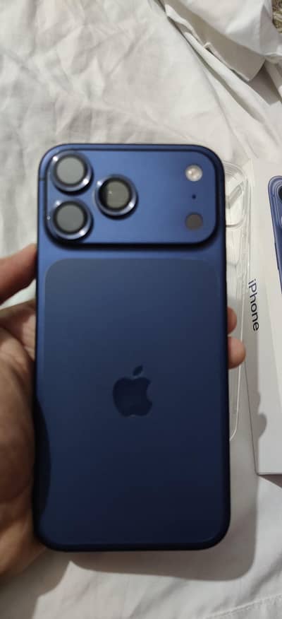 Iphone 17 pro max deep blue