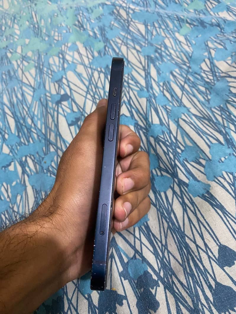 Apple iPhone 13 1