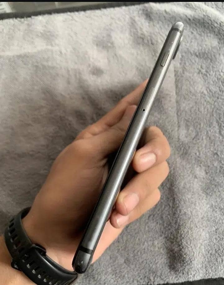 Apple iPhone 8 Plus 5