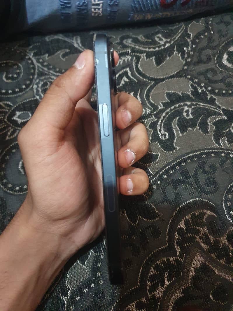 Apple iPhone 13 2