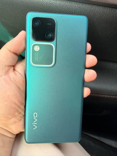 Vivo V30