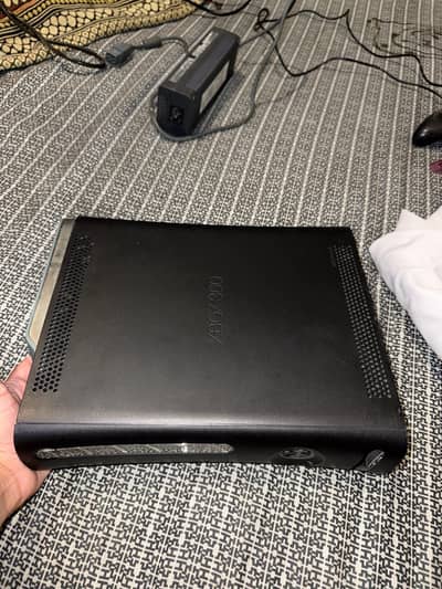 Xbox 360 + 2 controllers