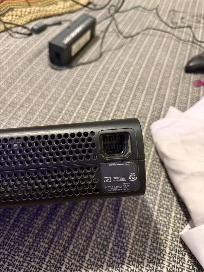 Xbox 360 + 2 controllers 5