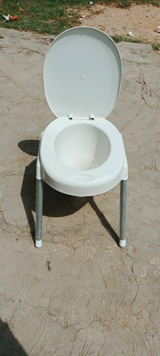 commod chair 2