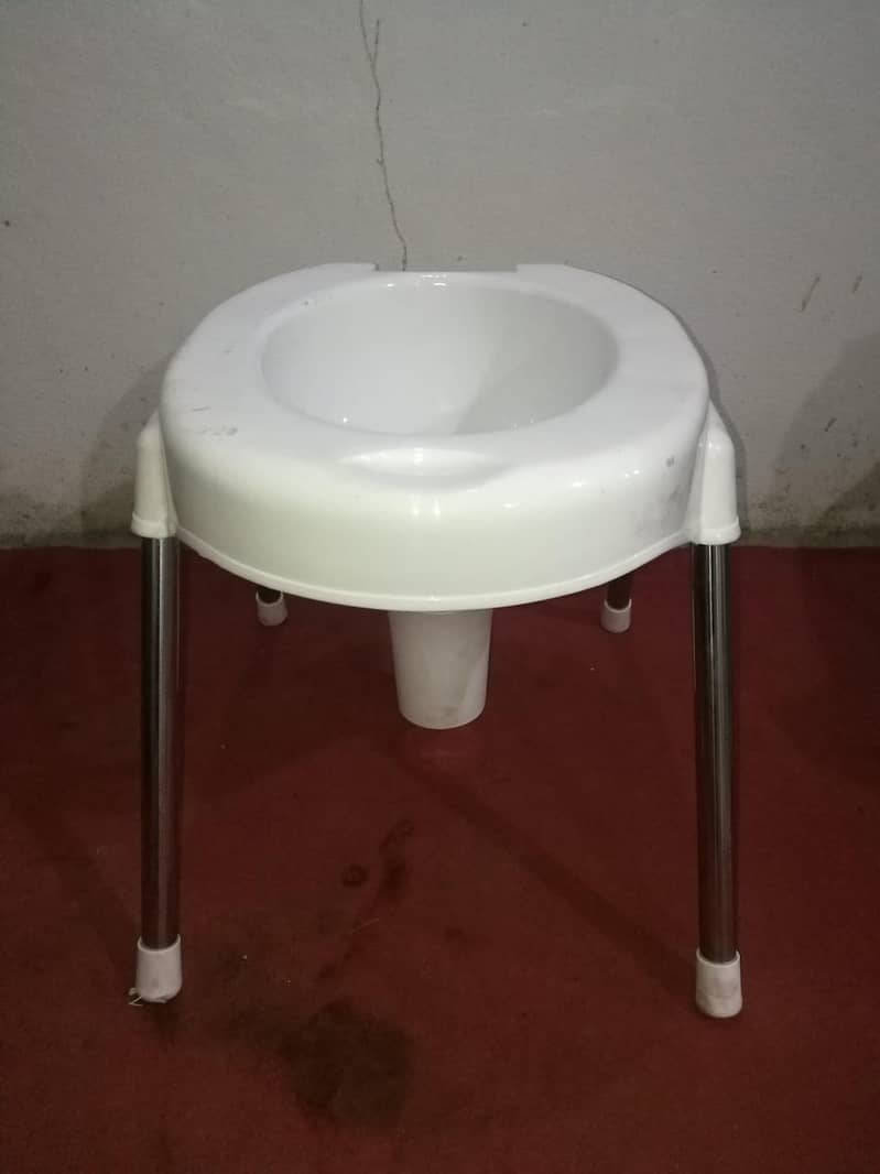 commod chair 3