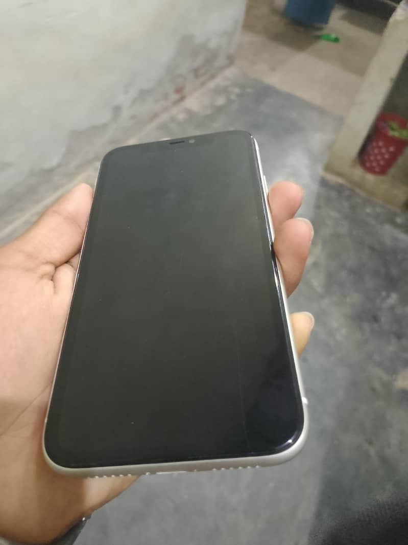 Apple iPhone 11 3
