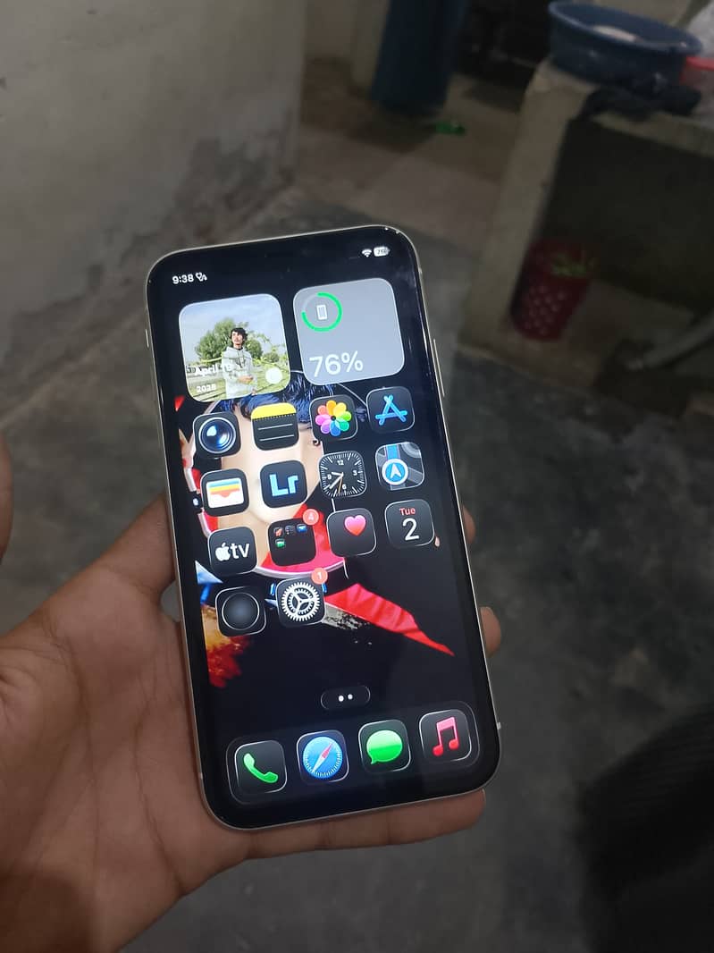Apple iPhone 11 4