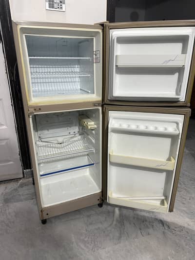 Dawlance fridge medium size