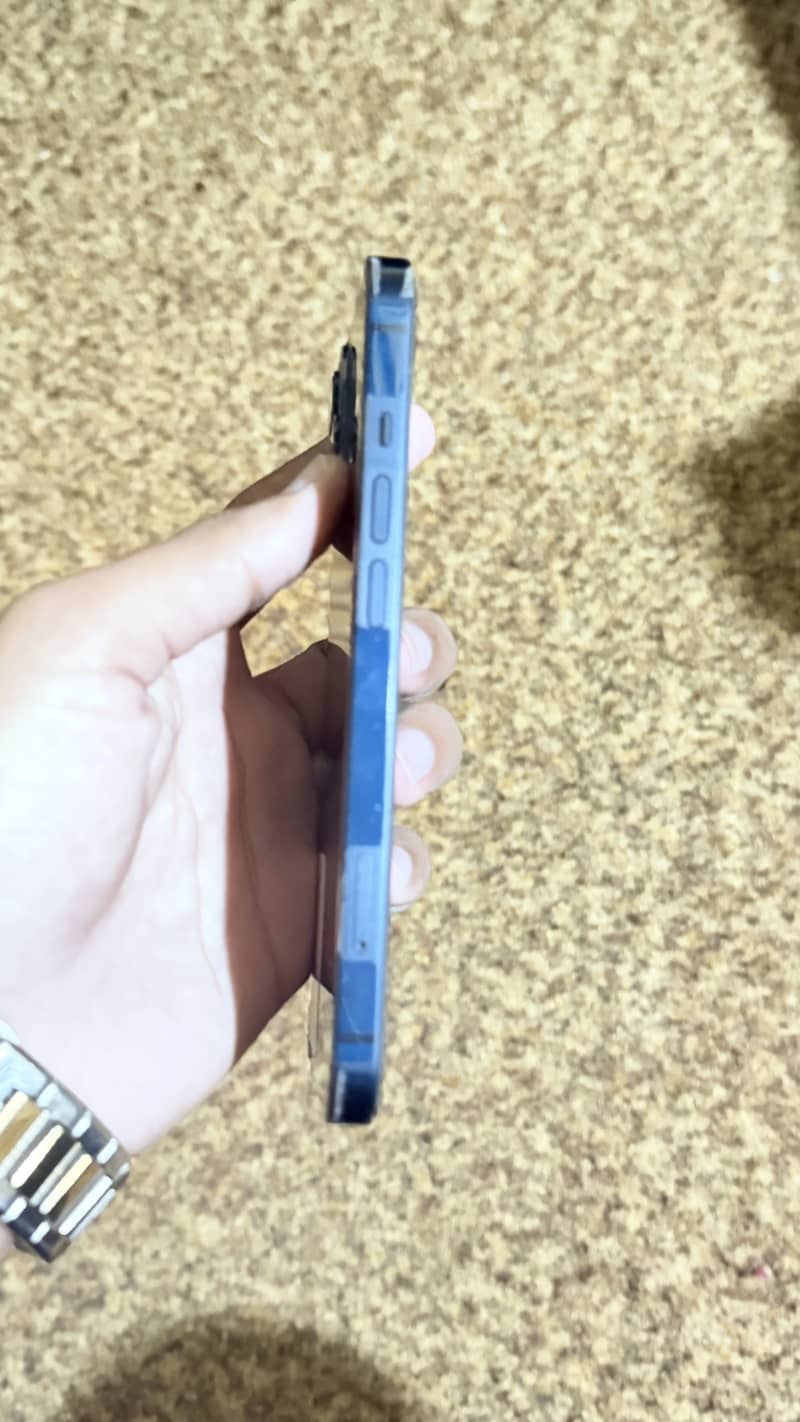 iPhone 13 Midnight 4