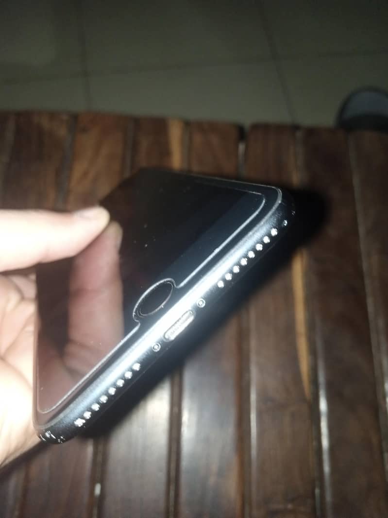 Apple iPhone 7 Plus 3