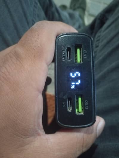 power bank 20000 mah letam bettery used branded ha bohat acha chalta h