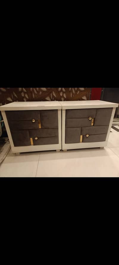 side tables for sale urgently