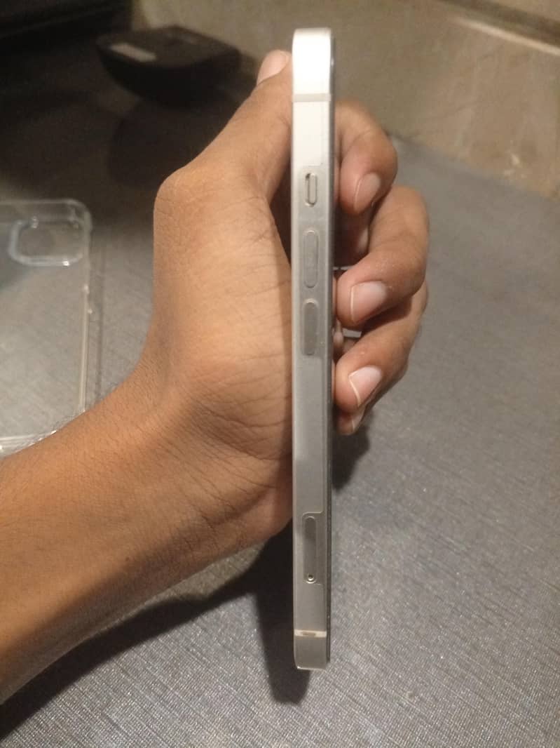 Apple iPhone 13 1