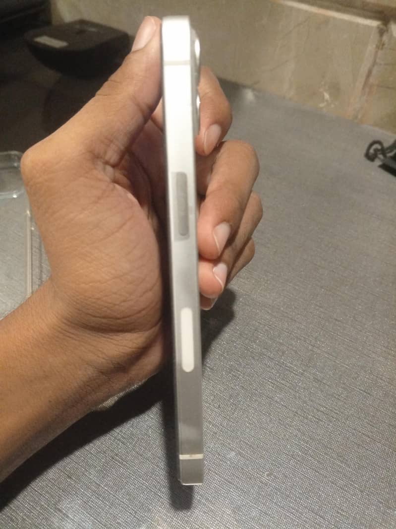 Apple iPhone 13 2
