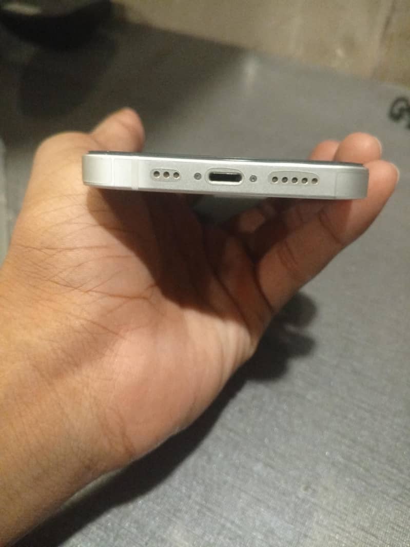 Apple iPhone 13 3