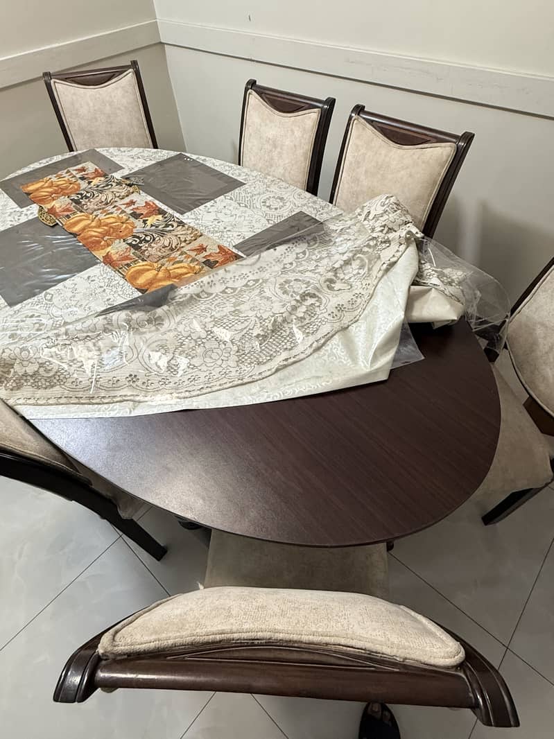 DINING TABLE 3
