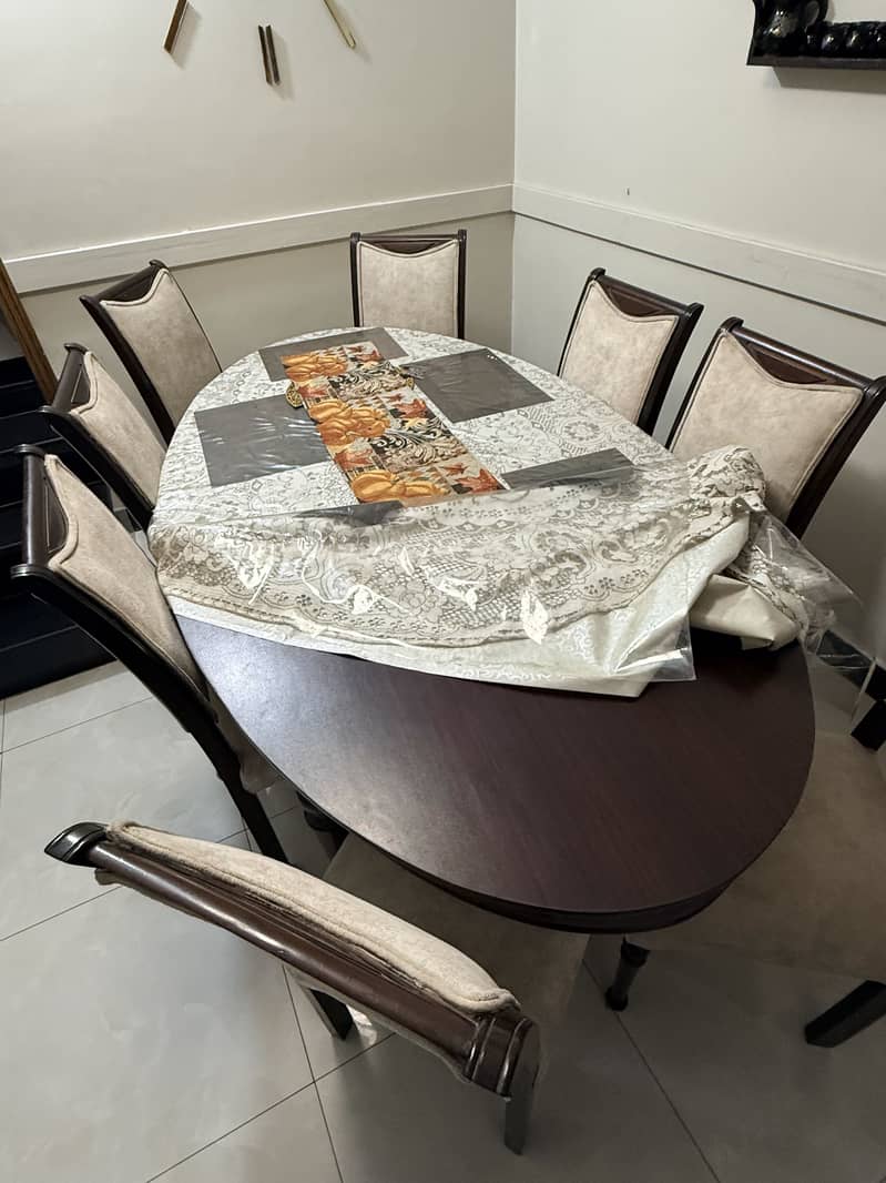 DINING TABLE 4