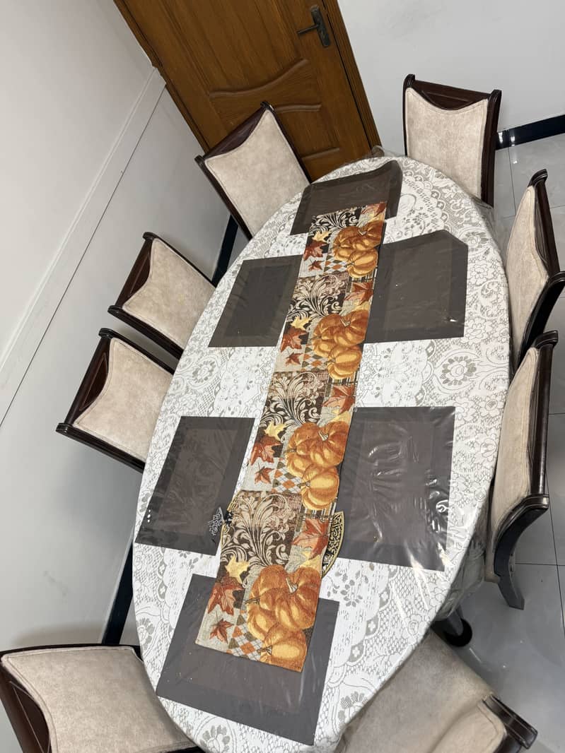 DINING TABLE 5