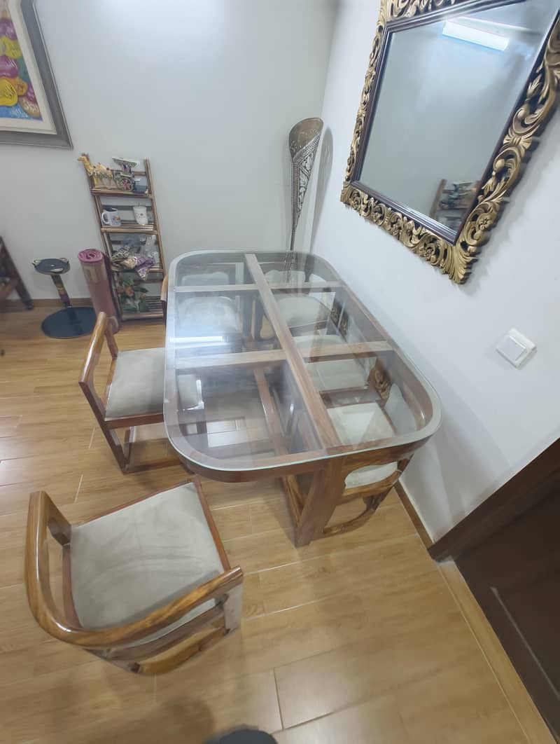 Dining Table 0