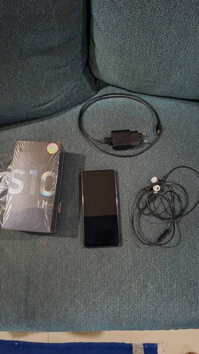 Samsung Mobile S10 for sale in good condition please read description