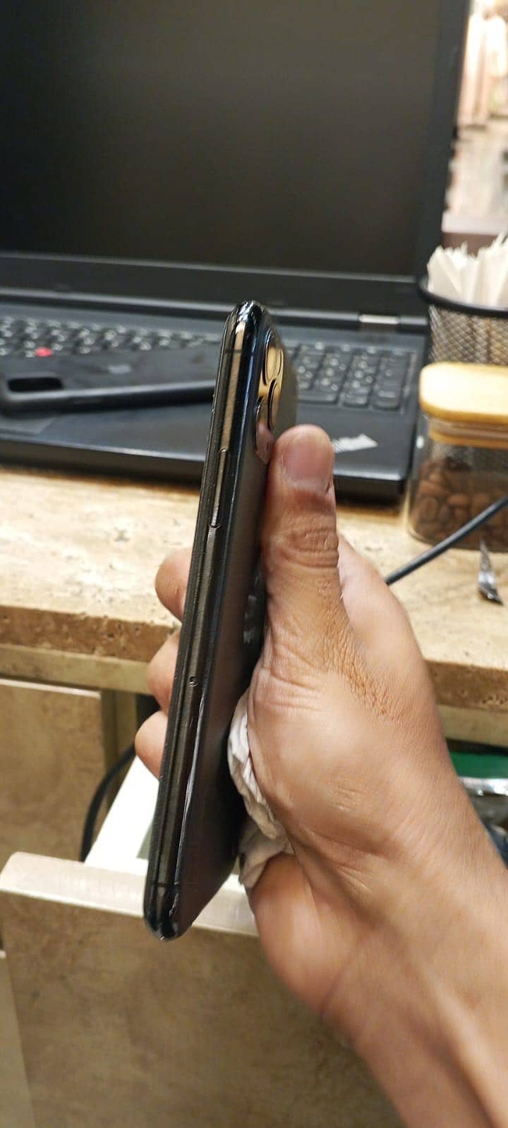 iphone 11 pro 2