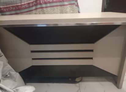 Executive table for ceo and project manager