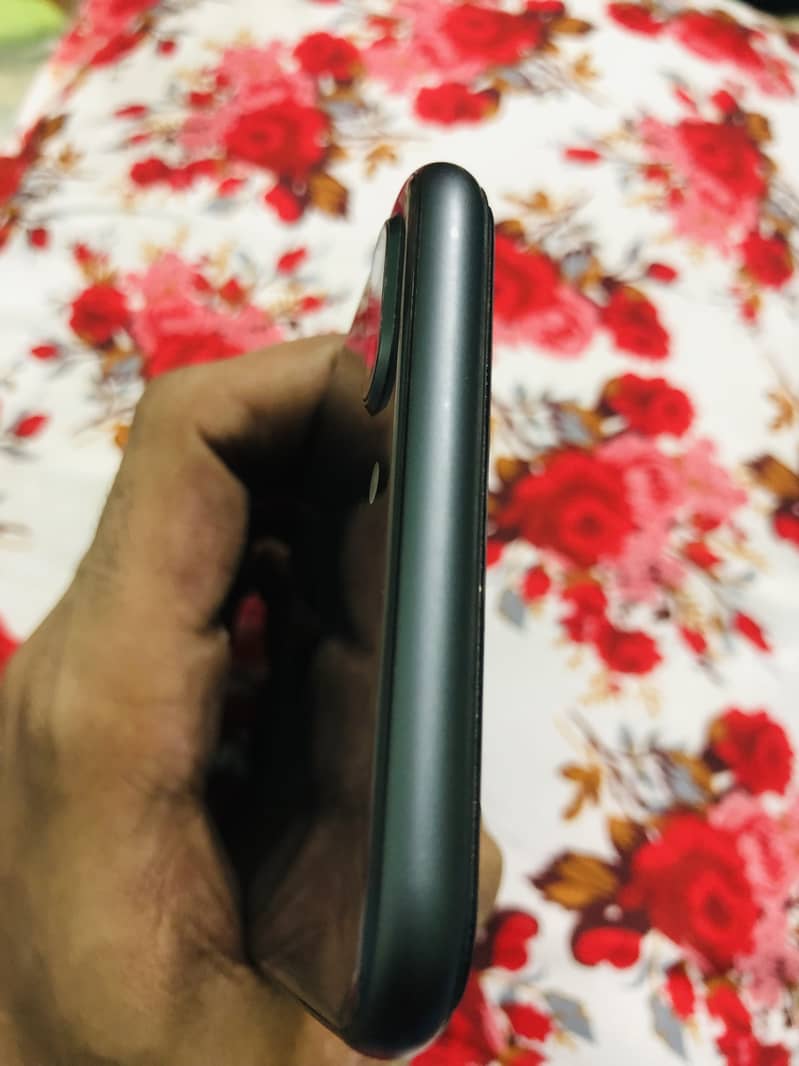 Apple iPhone 8 Plus 3