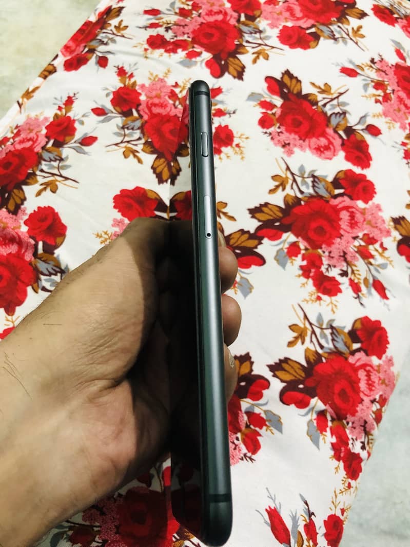 Apple iPhone 8 Plus 6