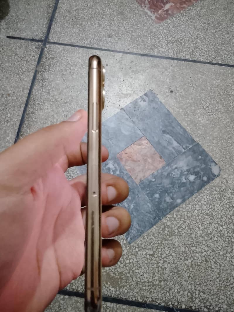 iphone 11 pro 2