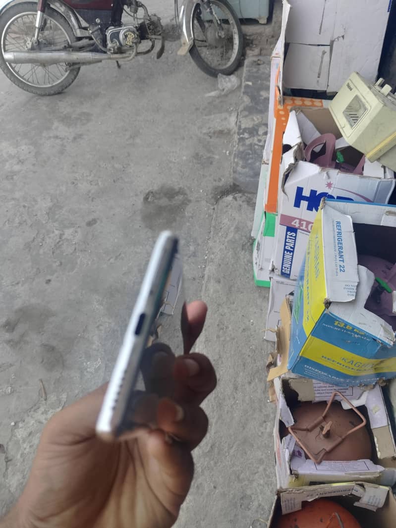 Tecno CAMON 40 Pro 4