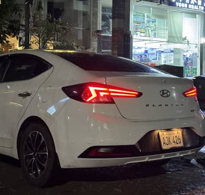 Hyundai Elantra 2022