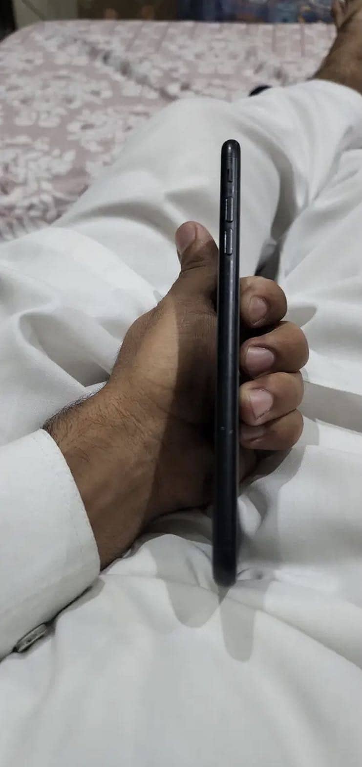 Apple iPhone 7 Plus 2