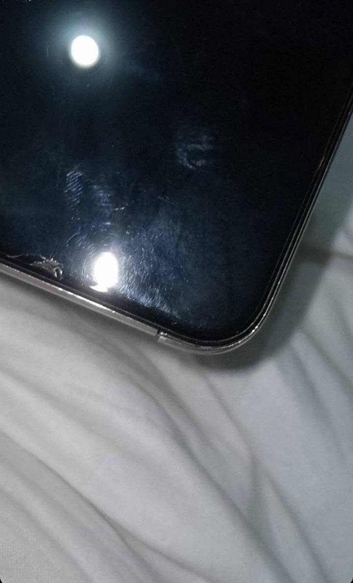Apple iPhone X 3