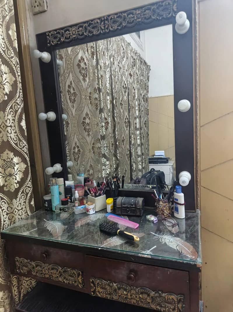 dressing table 0