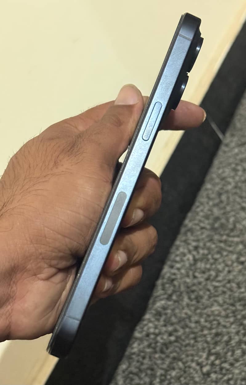 iPhone 15 Pro Max 2