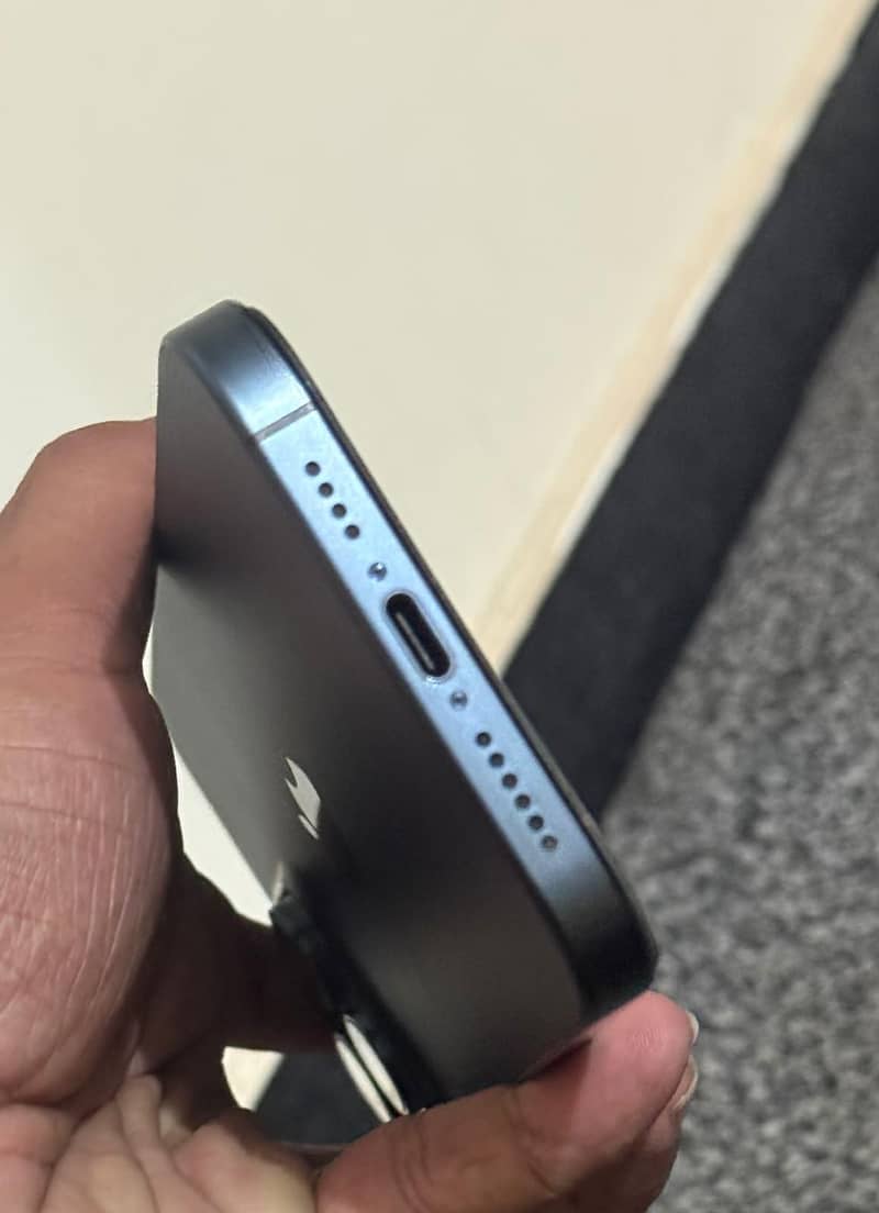 iPhone 15 Pro Max 5