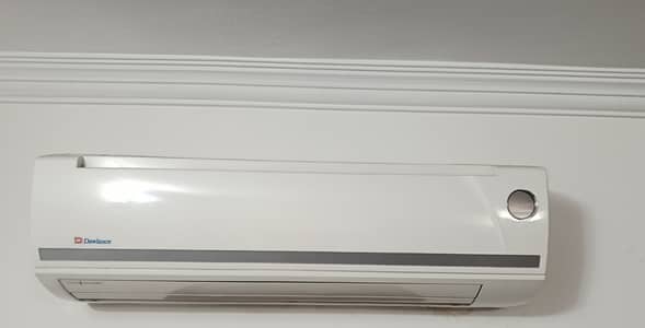 Split old AC Dawlence but in an excellent condition