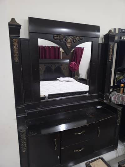 bed with Dresser