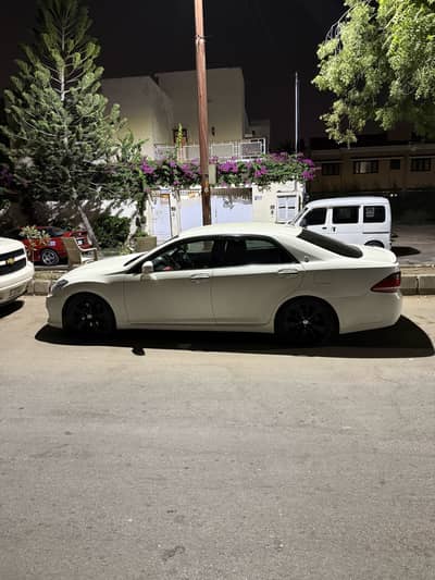 Toyota Crown 2010