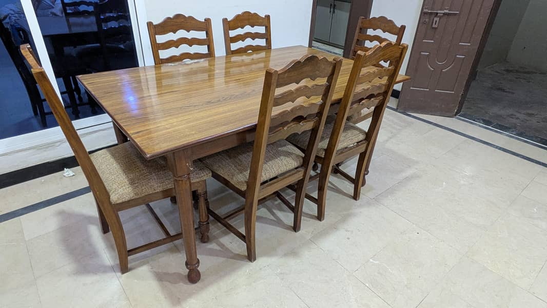 Dining table 0