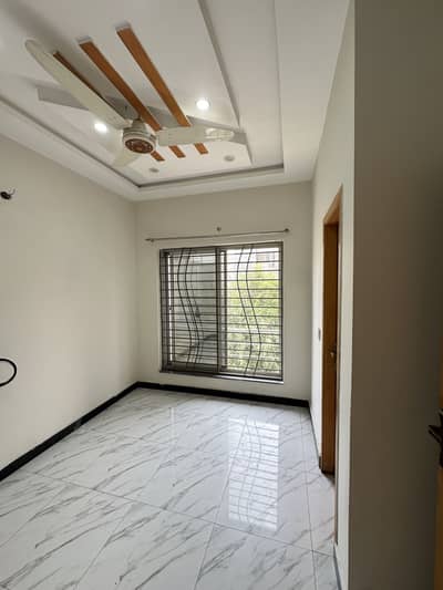 Beautiful 5 Marla Upper Portion For Rent | Semi Furnished | B Block Bismillah Housing Scheme |