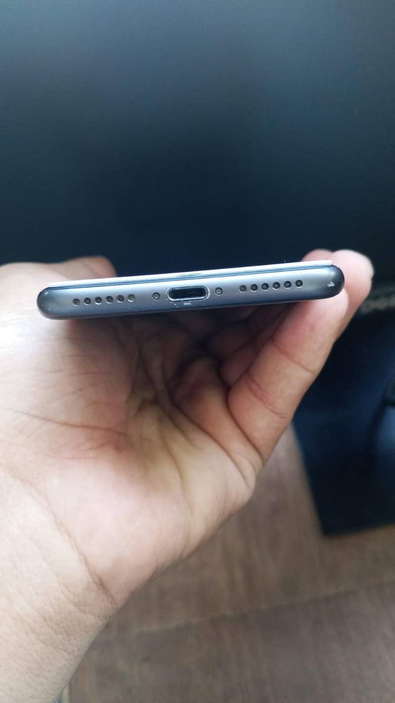 Apple iPhone 8 1