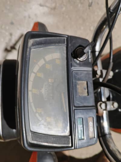 Unique Self start with alloy wheels.